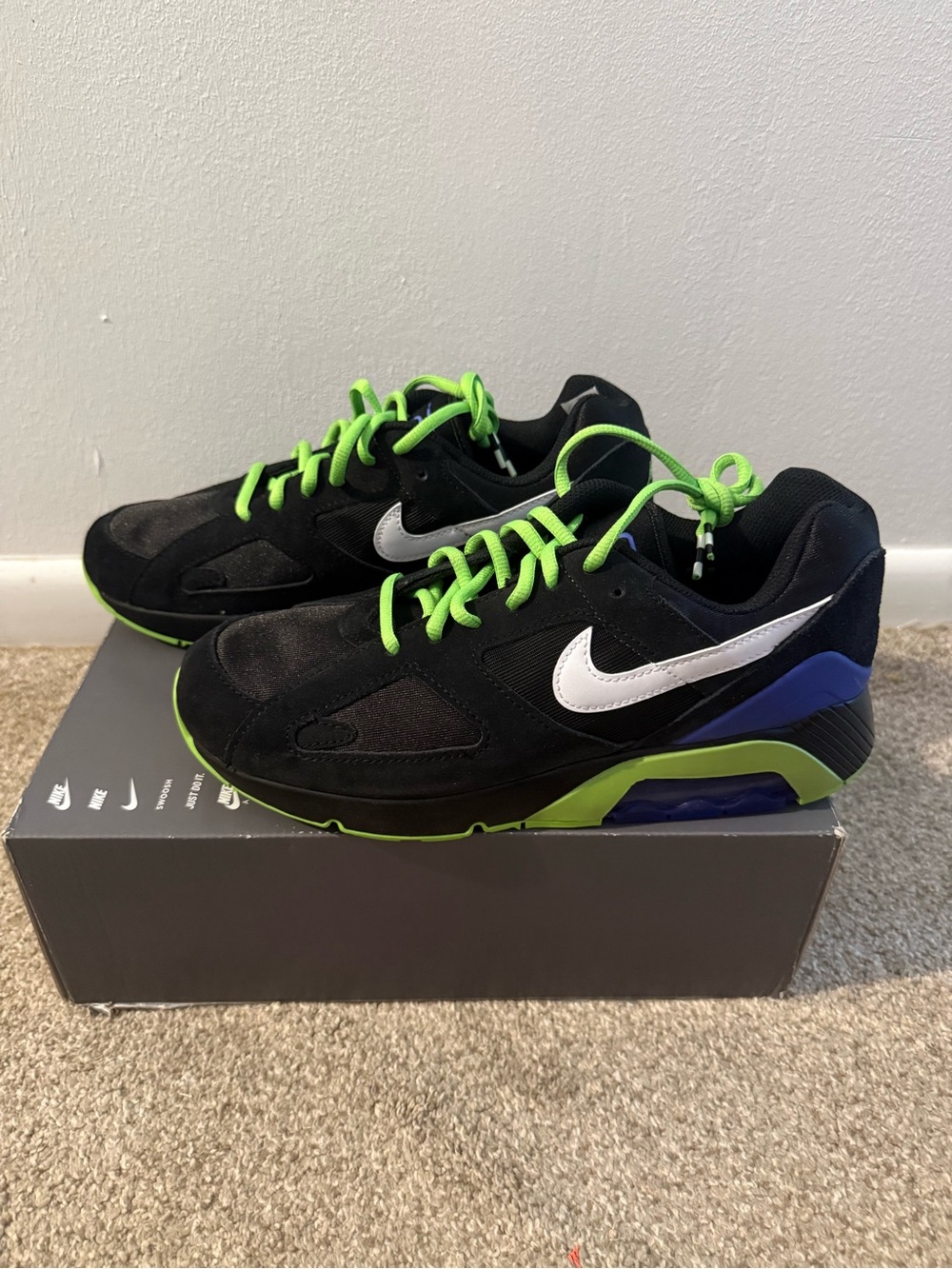 Nike Men’s Black, Neon Green & White Retro Trainer Sneakers-Air Joker